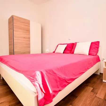 Lukic Appartement Vir