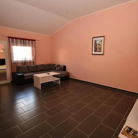 Lukic Apartment Vir