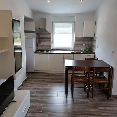 Lukic Apartment Vir