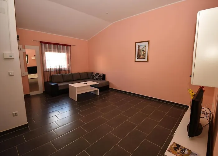 Lukic Apartman Vir